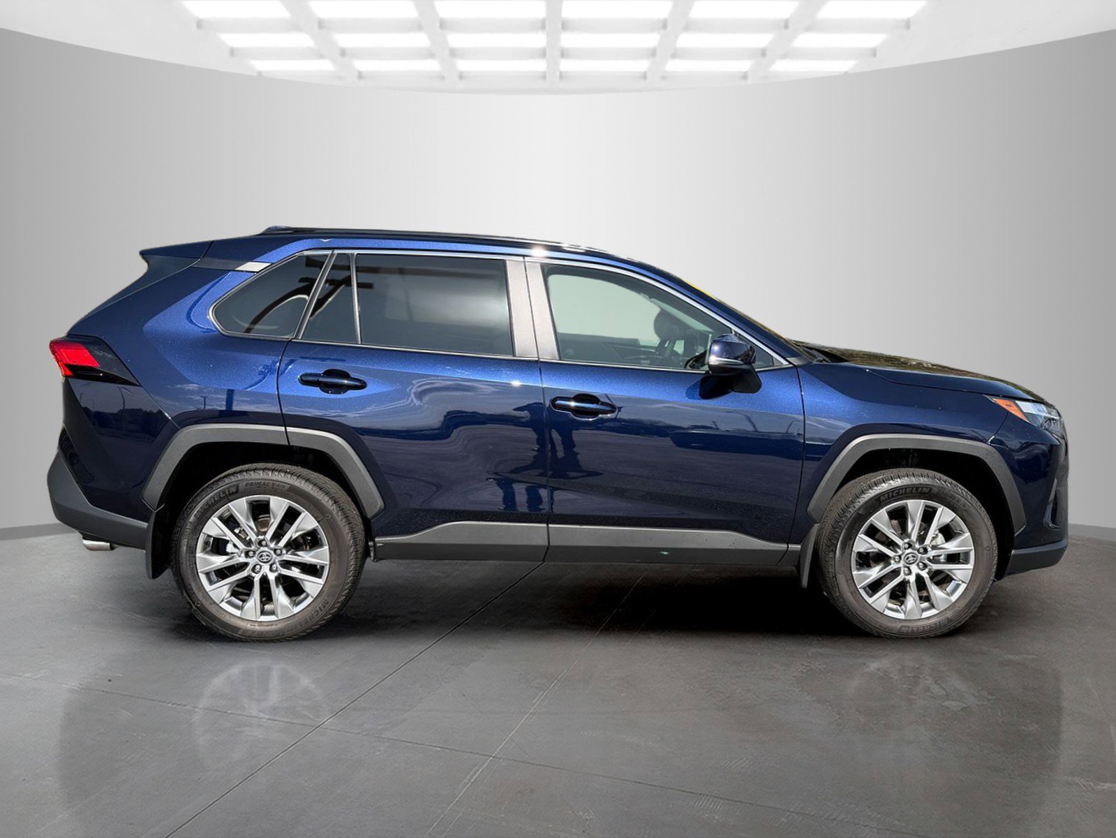 Used 2025 Toyota RAV4 XLE Premium image 6