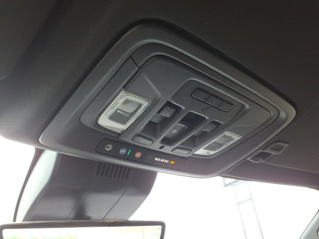 Used 2024 Chevrolet Silverado 2500 High Country w/ High Country Premium Package AWD/4WD image 30