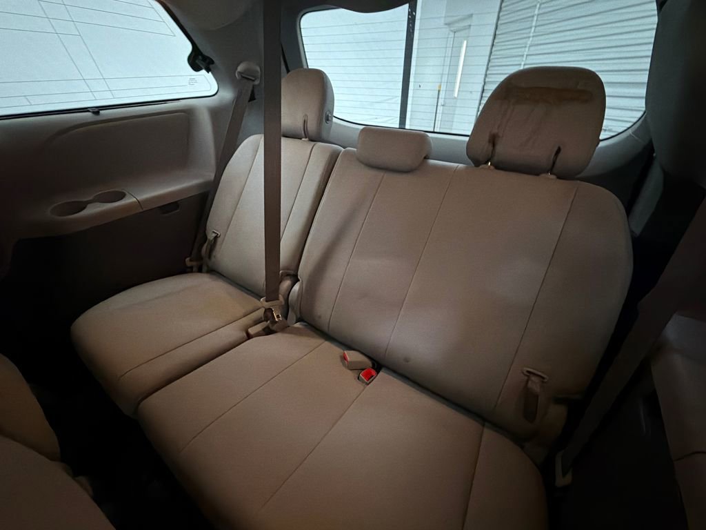 Used 2017 Toyota Sienna XLE FWD image 21