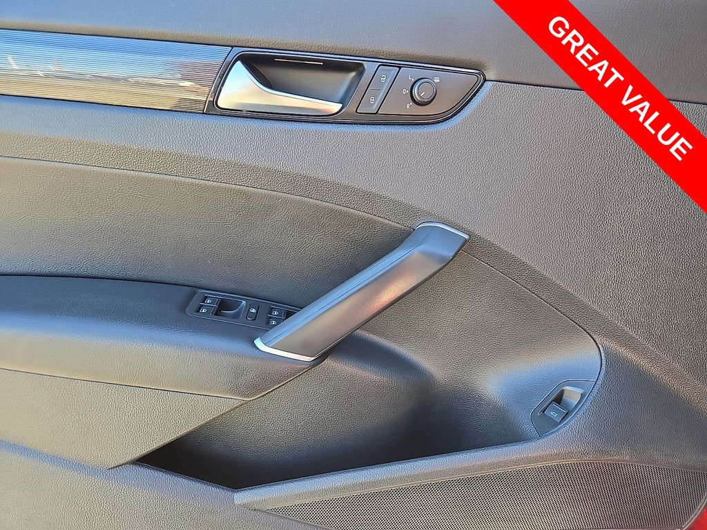 Used 2020 Volkswagen Passat 2.0T R-Line FWD image 12