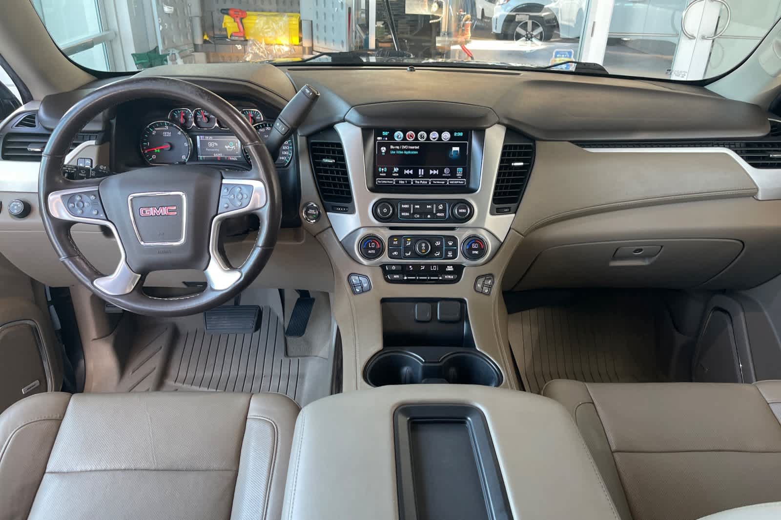 Used 2020 GMC Yukon SLT w/ Premium Edition AWD/4WD image 11