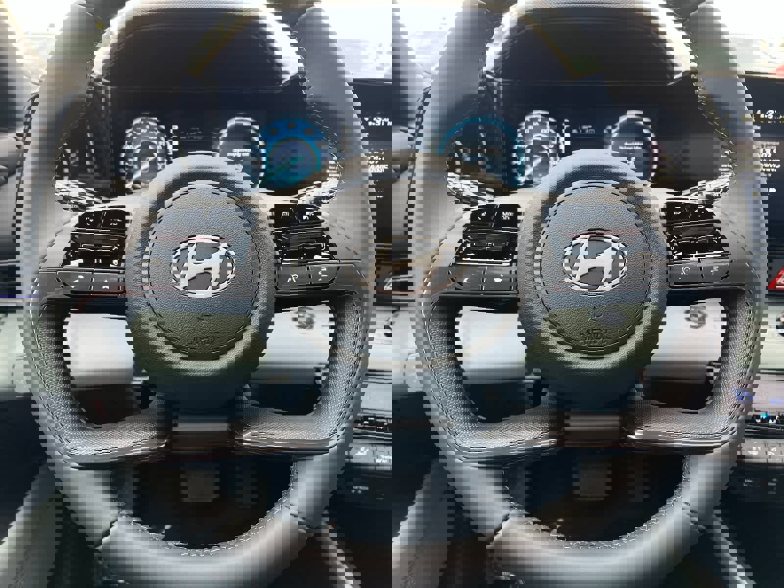 New 2025 Hyundai Elantra Limited image 24