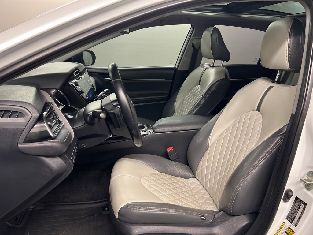 Used 2019 Toyota Camry XSE image 25
