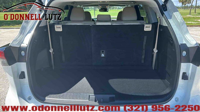 Used 2022 Toyota Highlander XLE FWD image 10