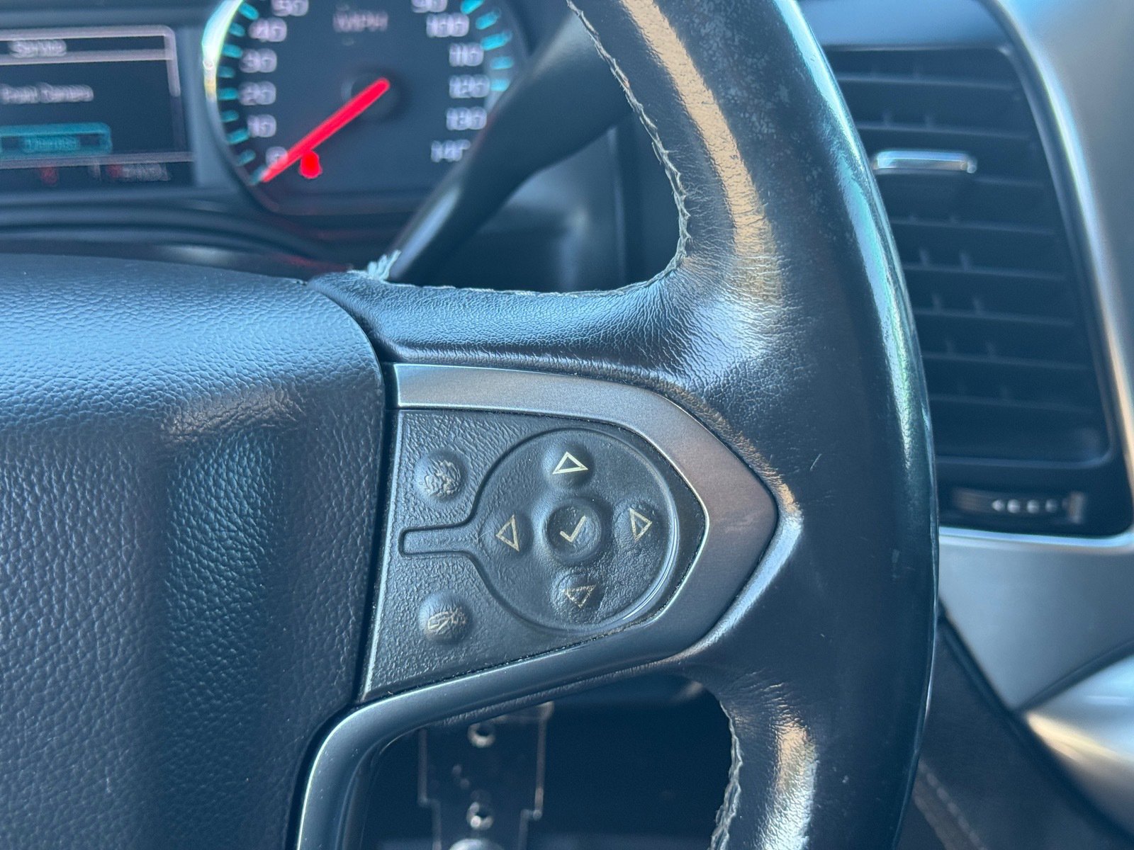 Used 2019 Chevrolet Suburban LT image 24