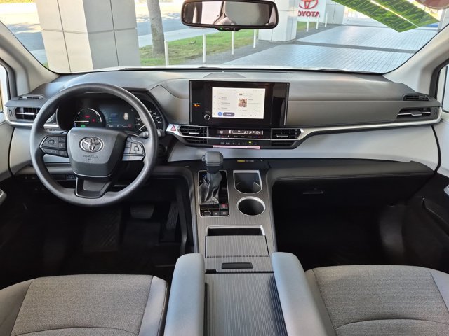 Certified 2026 Toyota Sienna LE FWD image 15