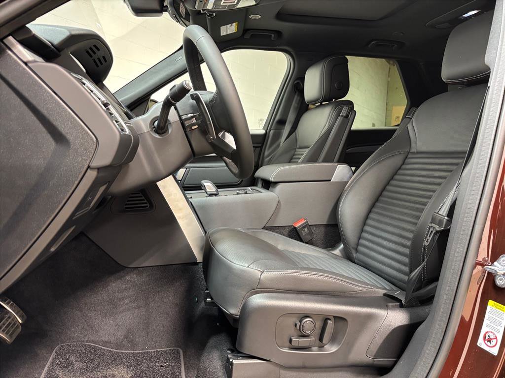 New 2026 Land Rover Discovery Limited Edition AWD/4WD image 24
