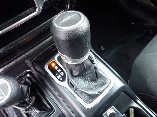 Used 2020 Jeep Gladiator Sport image 21