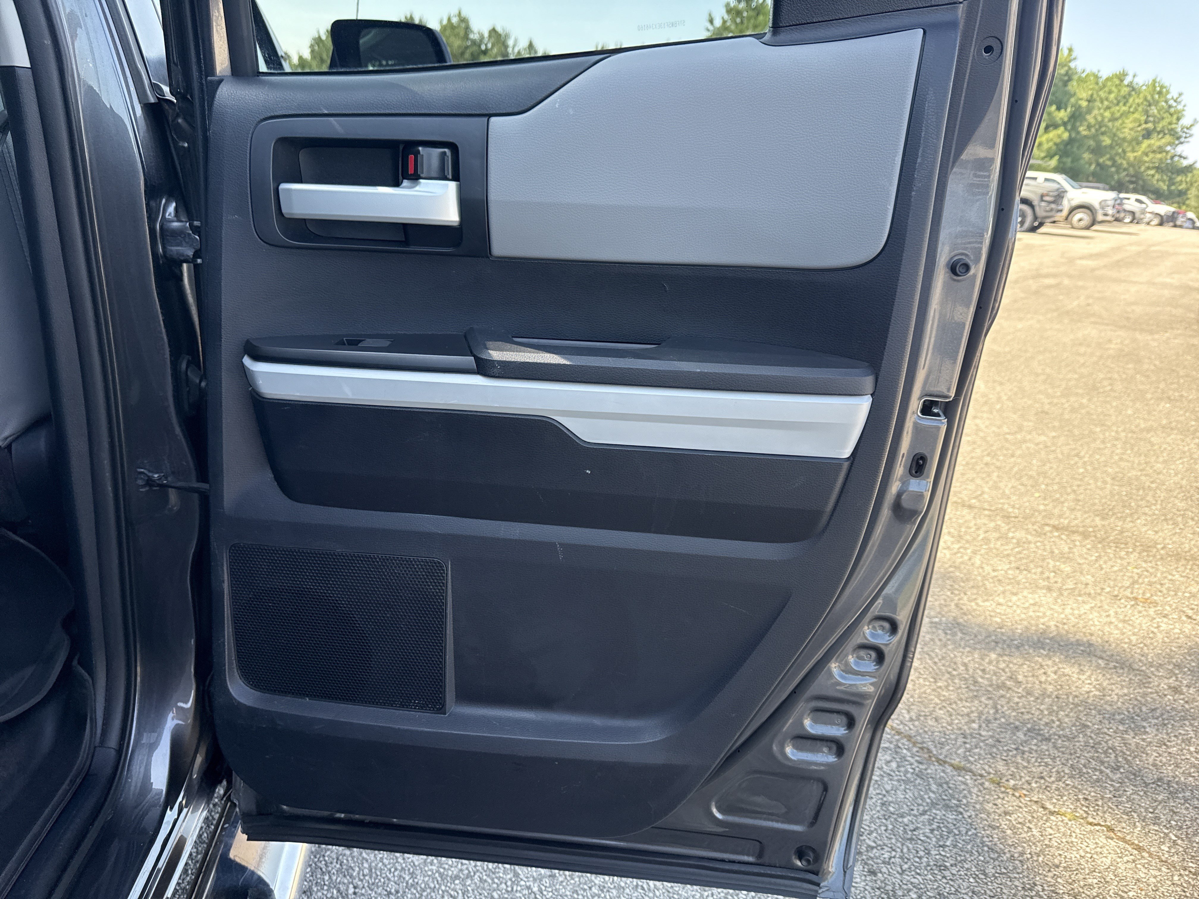 Used 2014 Toyota Tundra Limited AWD/4WD image 16