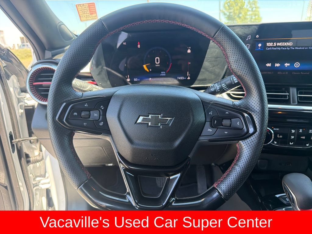 Used 2025 Chevrolet Trax RS w/ Sunroof Package FWD image 14