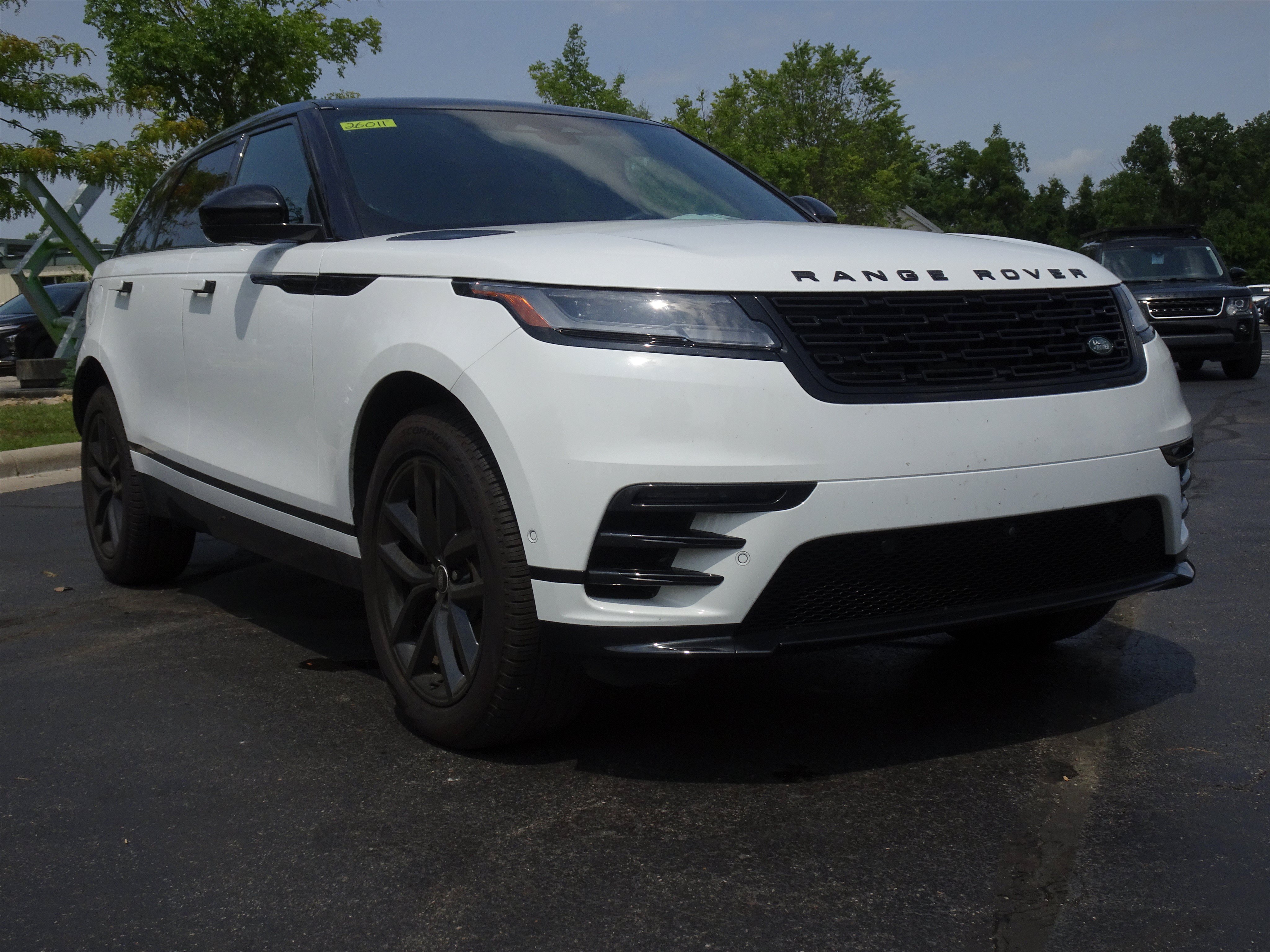 Certified 2026 Land Rover Range Rover Velar Dynamic SE AWD/4WD image 11