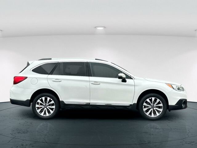 Used 2017 Subaru Outback 2.5i Touring image 7