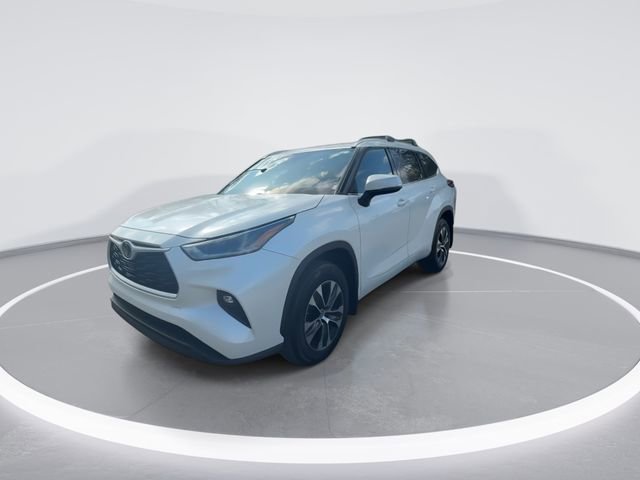 Used 2021 Toyota Highlander XLE image 4