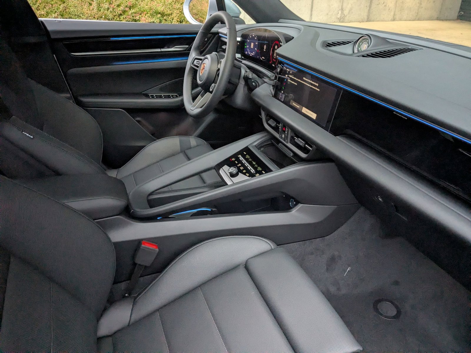 New 2025 Porsche Macan 4 Electric AWD/4WD image 27