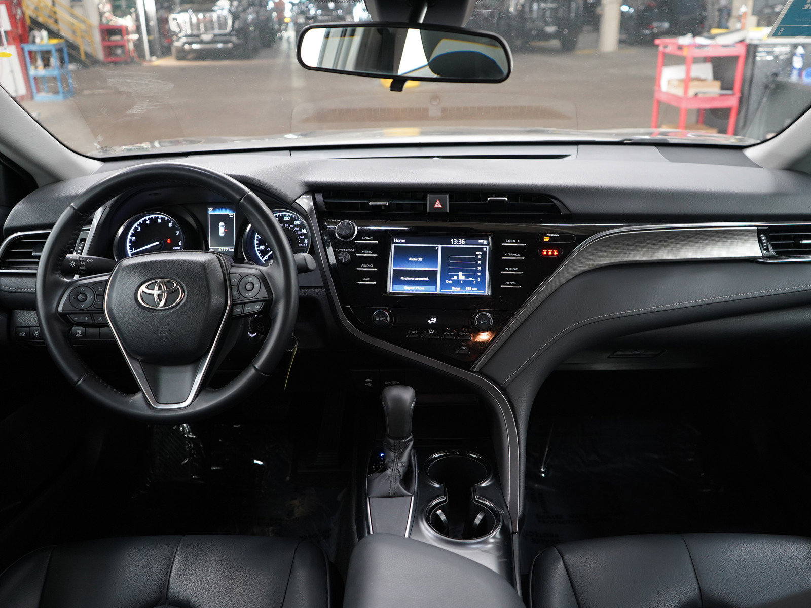 Used 2019 Toyota Camry SE FWD image 11