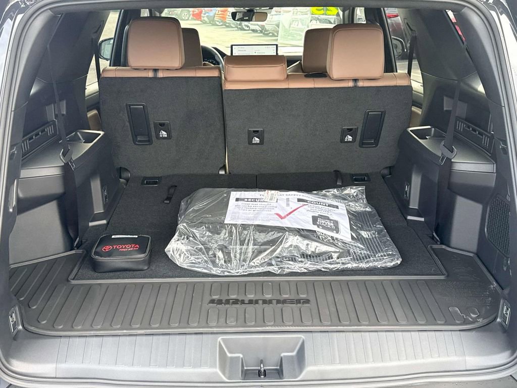 Used 2025 Toyota 4Runner Limited image 30