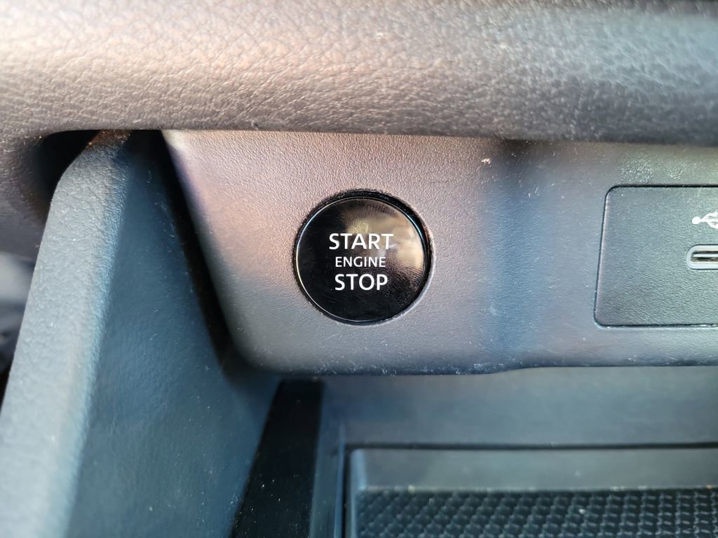 Used 2024 Nissan Rogue SV image 27