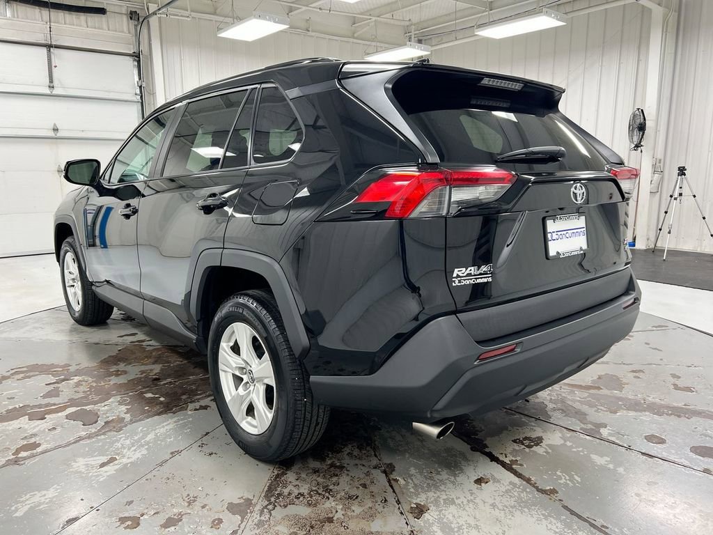 Used 2021 Toyota RAV4 XLE AWD/4WD image 4
