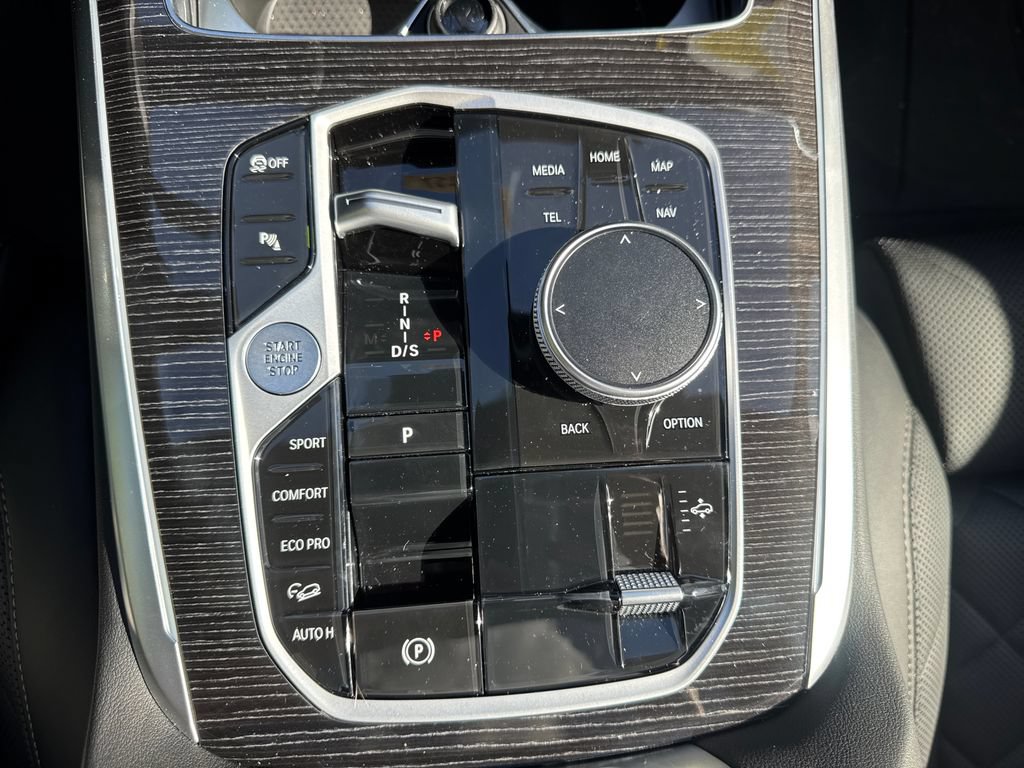 New 2026 BMW X7 xDrive40i w/ M Sport Package AWD/4WD image 16