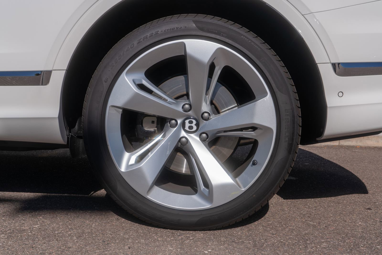 Used 2025 Bentley Bentayga image 9