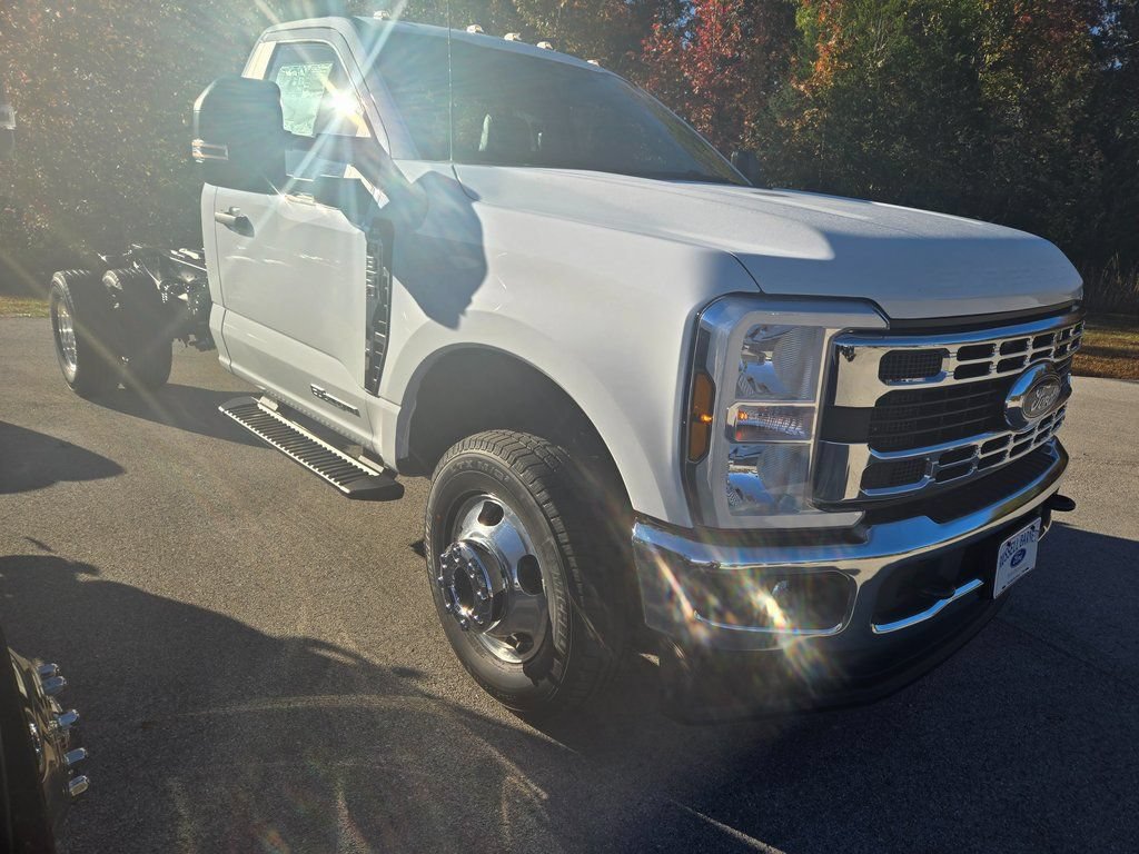 New 2026 Ford F350 XL w/ XL Chrome Package AWD/4WD image 2