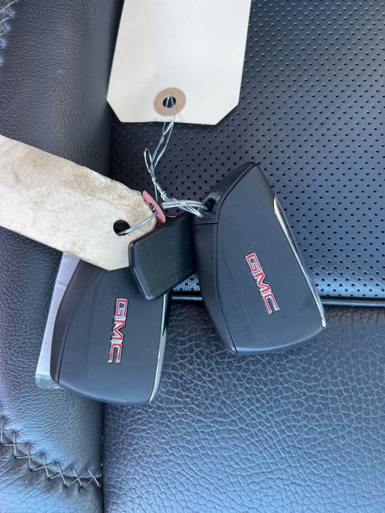 Used 2022 GMC Yukon XL Denali image 42