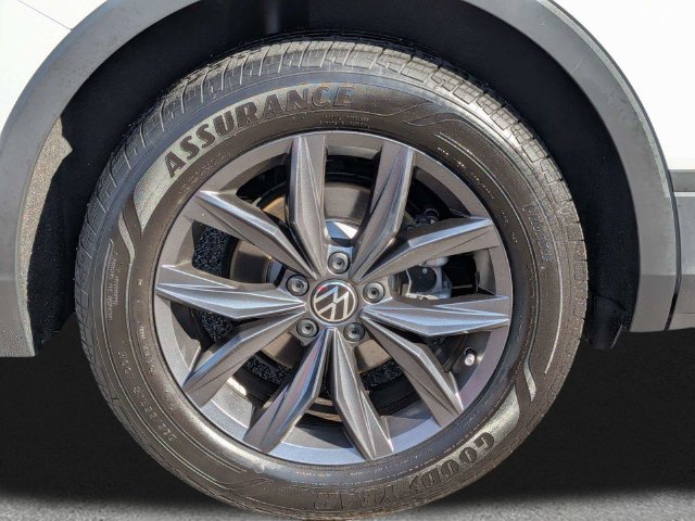 Certified 2023 Volkswagen Tiguan SE w/ Panoramic Sunroof Package FWD image 11