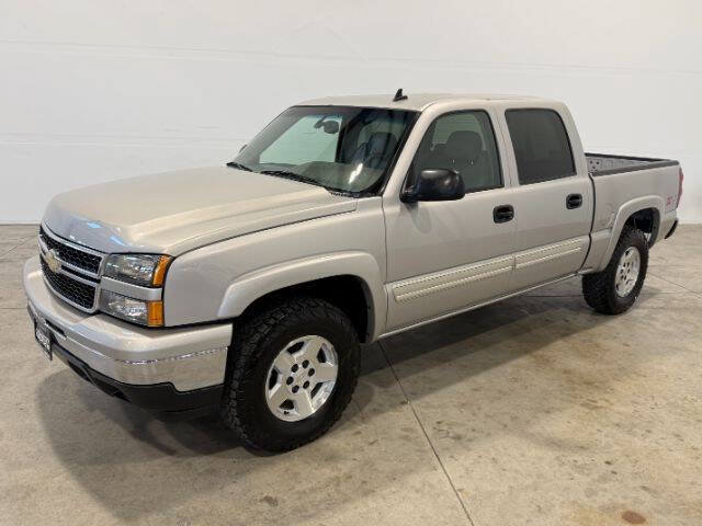 Used 2006 Chevrolet Silverado 1500 LT w/ Onstar Plus Package AWD/4WD image 2