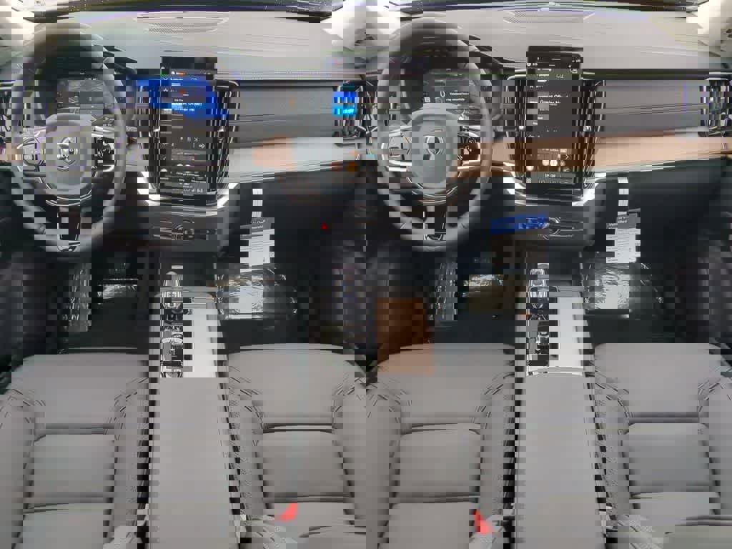 Used 2026 Volvo XC90 B6 Plus w/ Protection Package Premier image 14