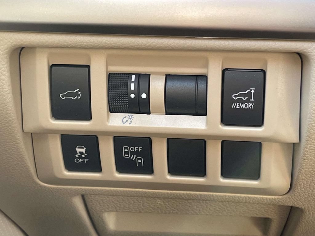 Used 2017 Subaru Outback 2.5i Limited AWD/4WD image 10