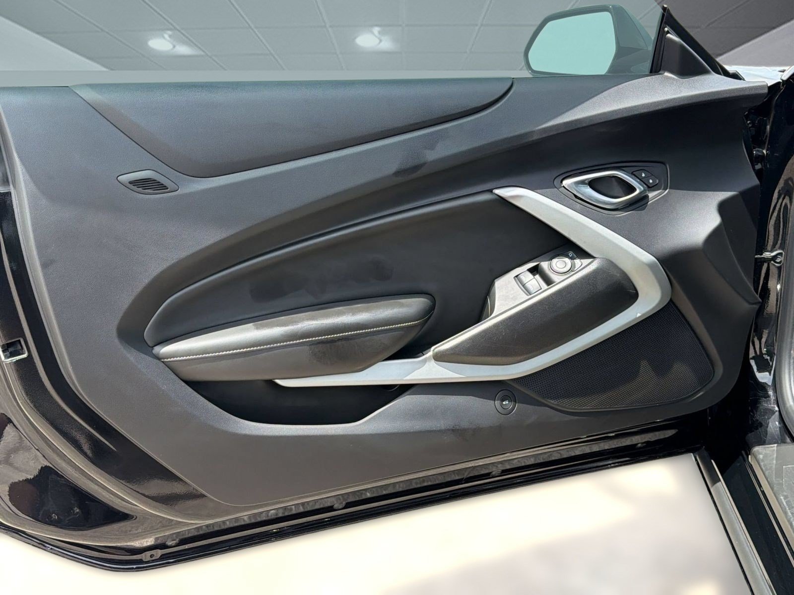 Used 2018 Chevrolet Camaro SS RWD image 14
