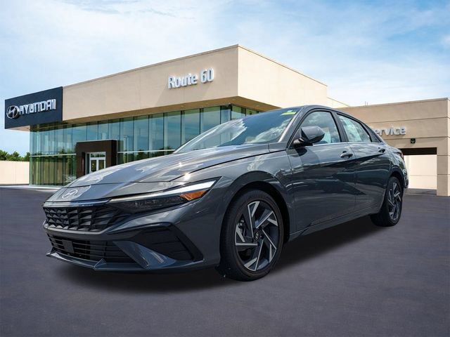 Used 2025 Hyundai Elantra SEL FWD image 8