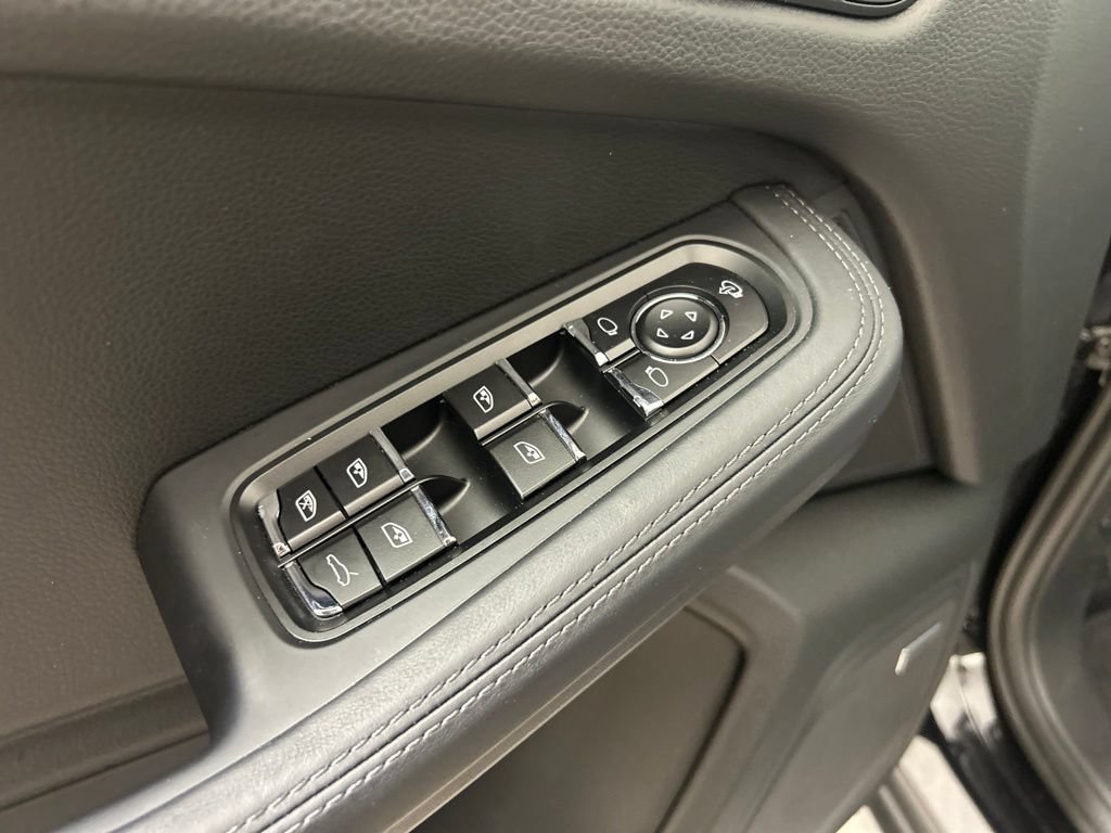 Certified 2026 Porsche Macan Turbo AWD/4WD image 22