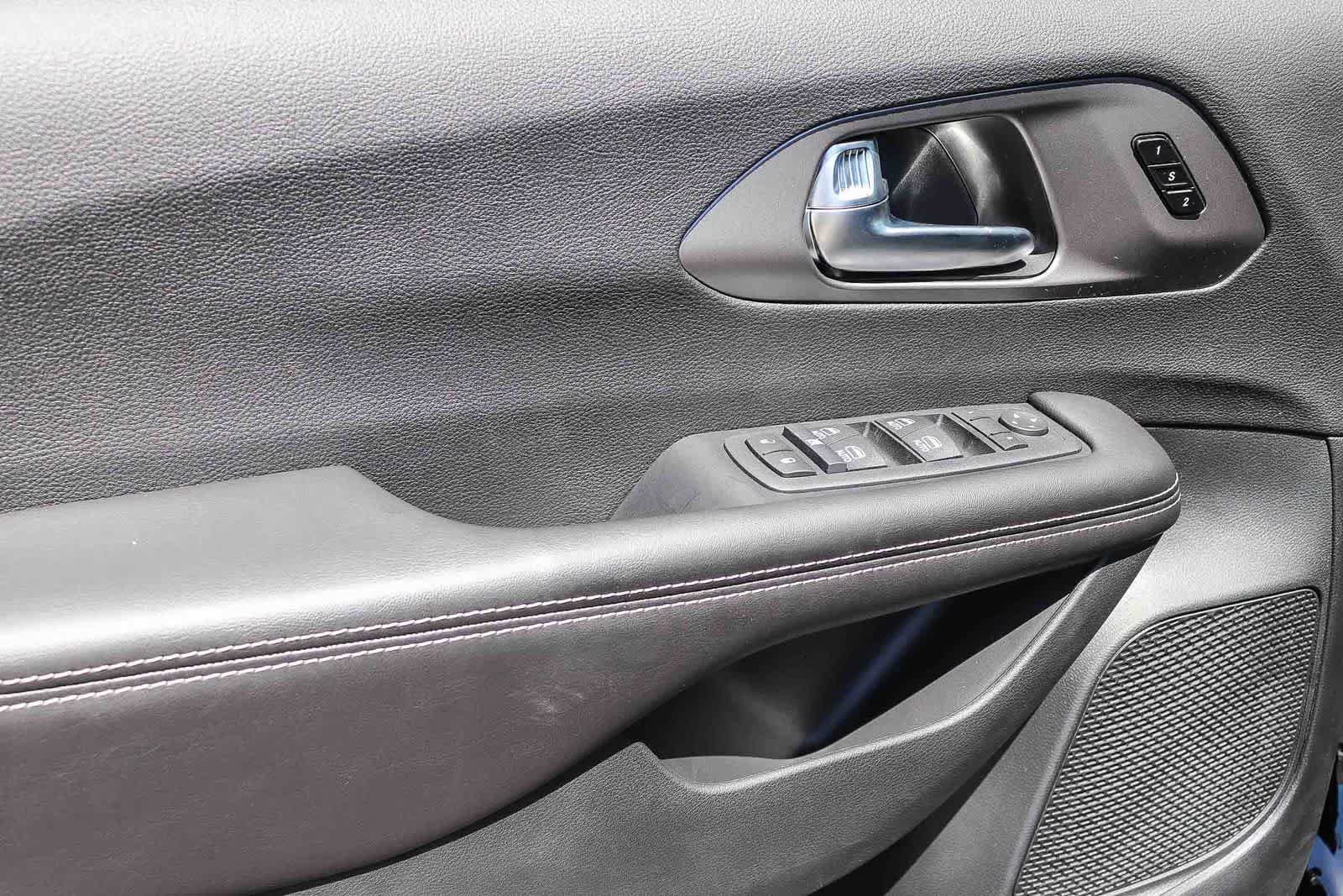 New 2027 Chrysler Pacifica Select FWD image 23