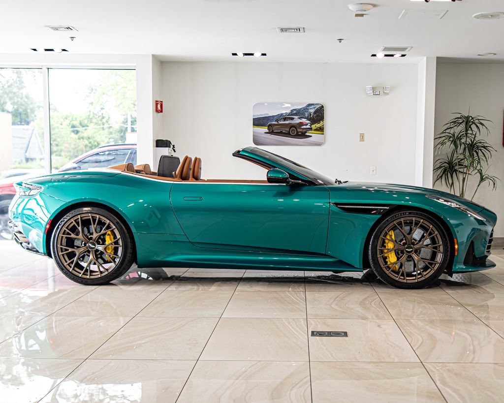 Used 2025 Aston Martin DB12 Convertible RWD image 9