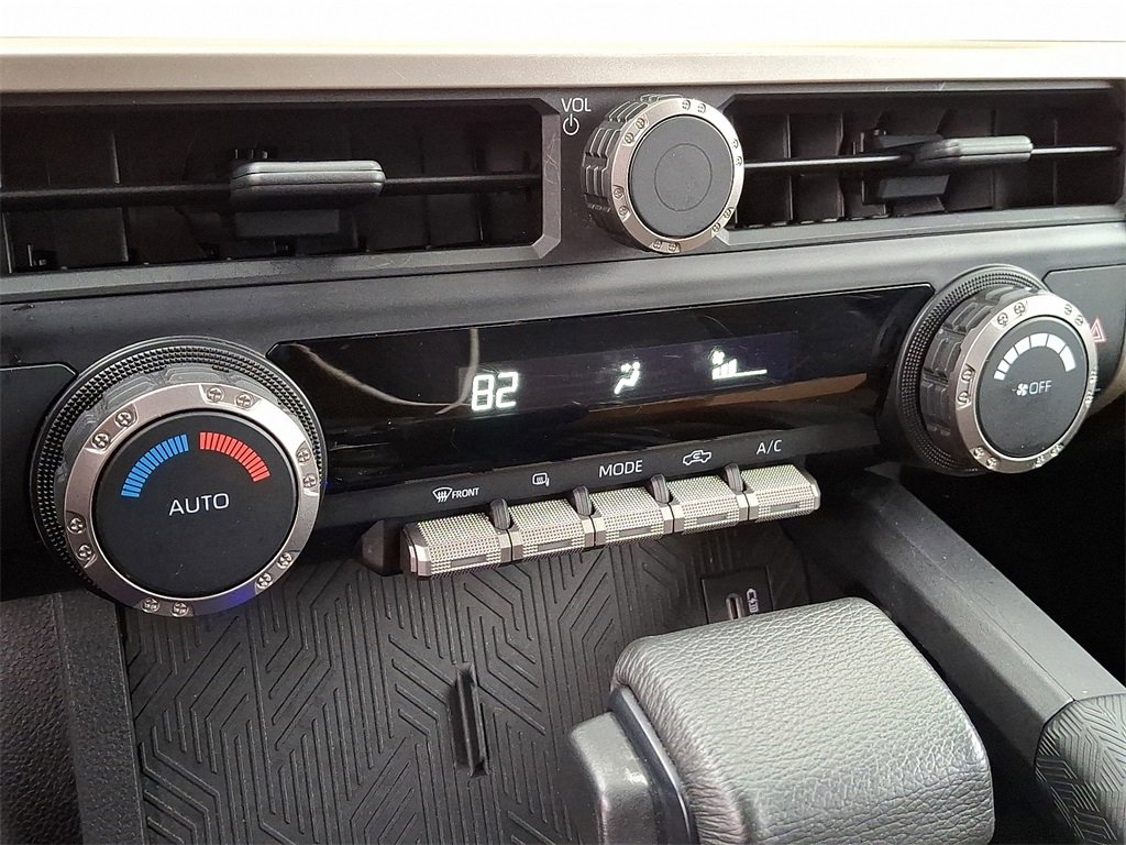 Used 2024 Toyota Tacoma TRD Off-Road image 16