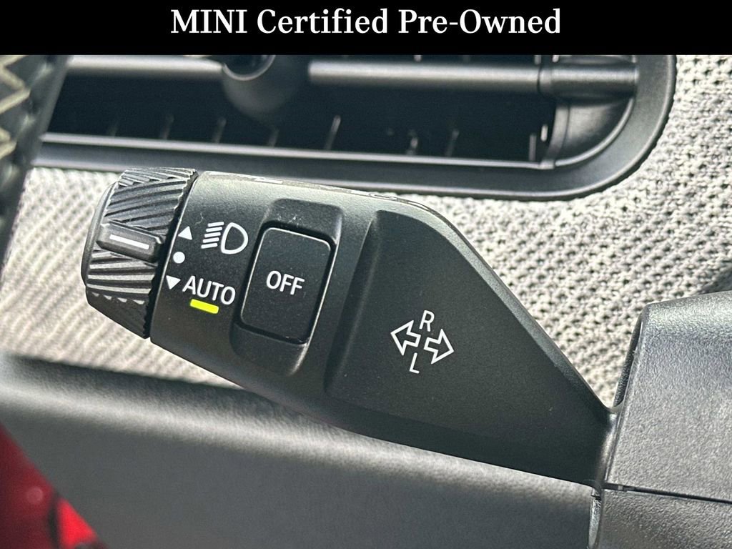 Used 2025 MINI Cooper 2-Door Hardtop image 17