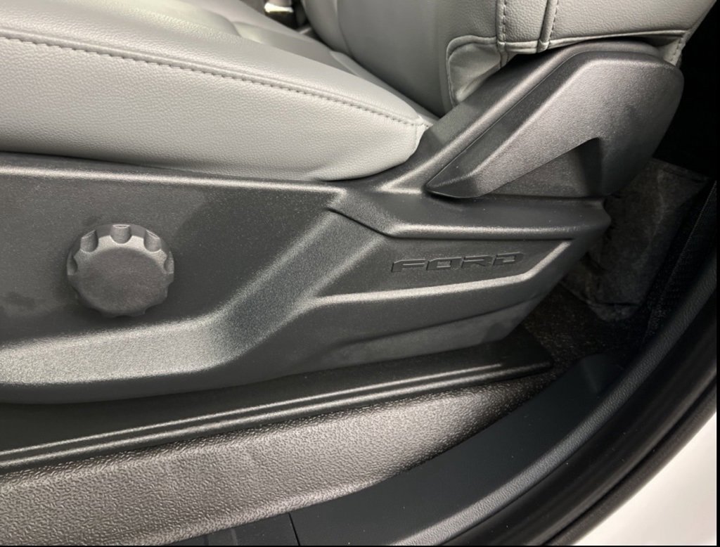 New 2025 Ford F550 4x4 Regular Cab Super Duty image 27