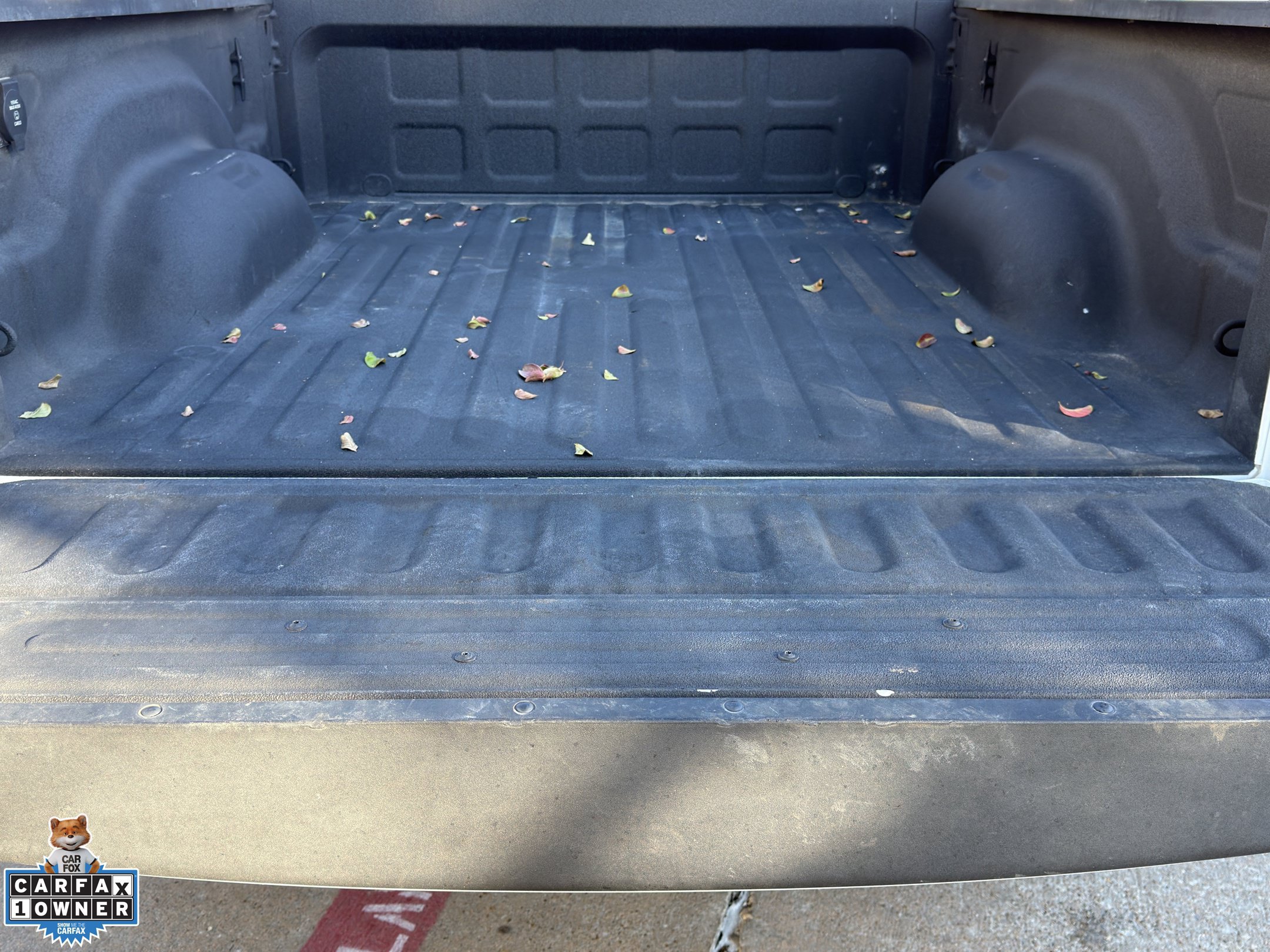 Used 2025 RAM 2500 Laramie AWD/4WD image 32