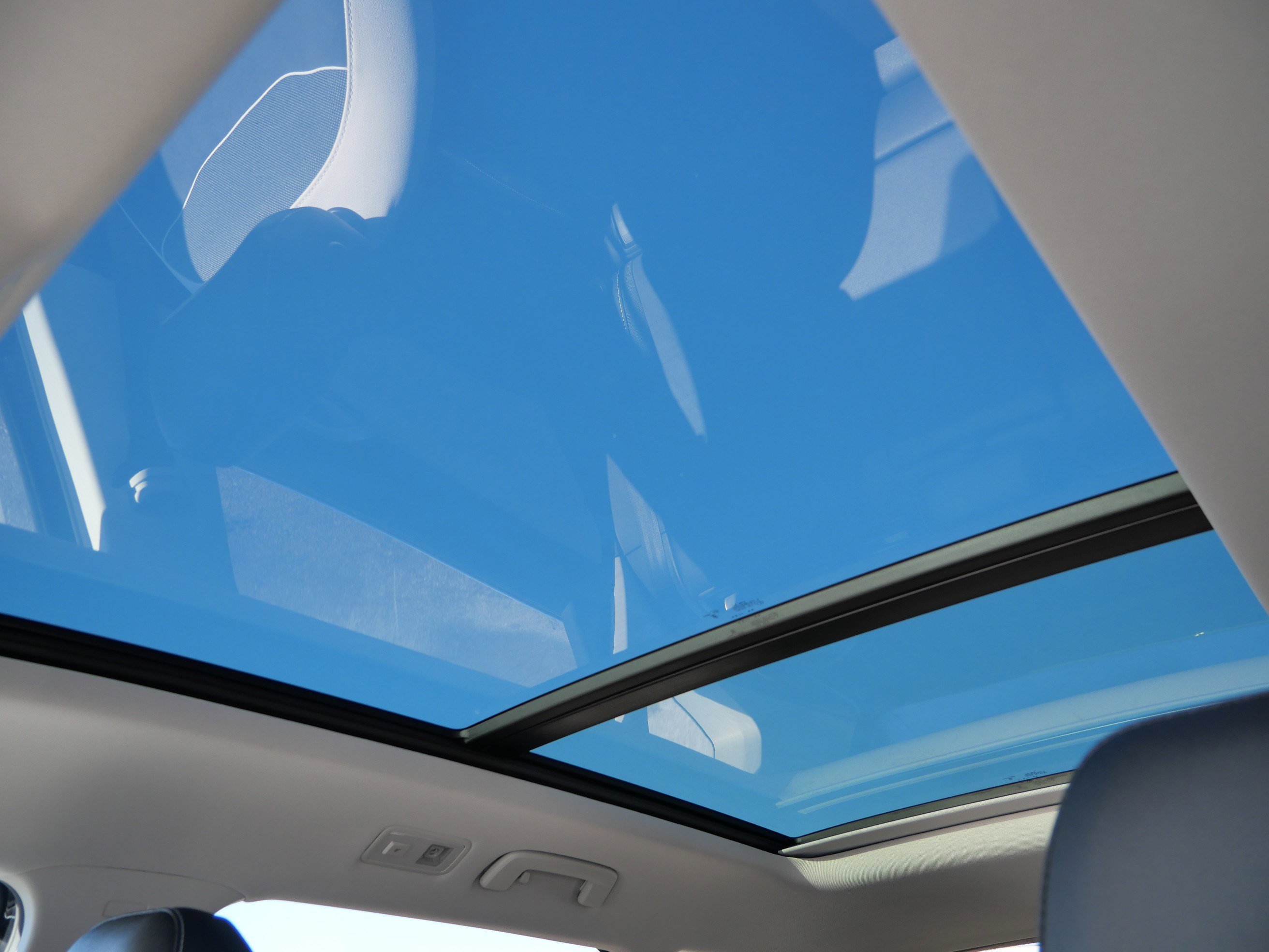 Certified 2025 Volkswagen Taos SE image 34