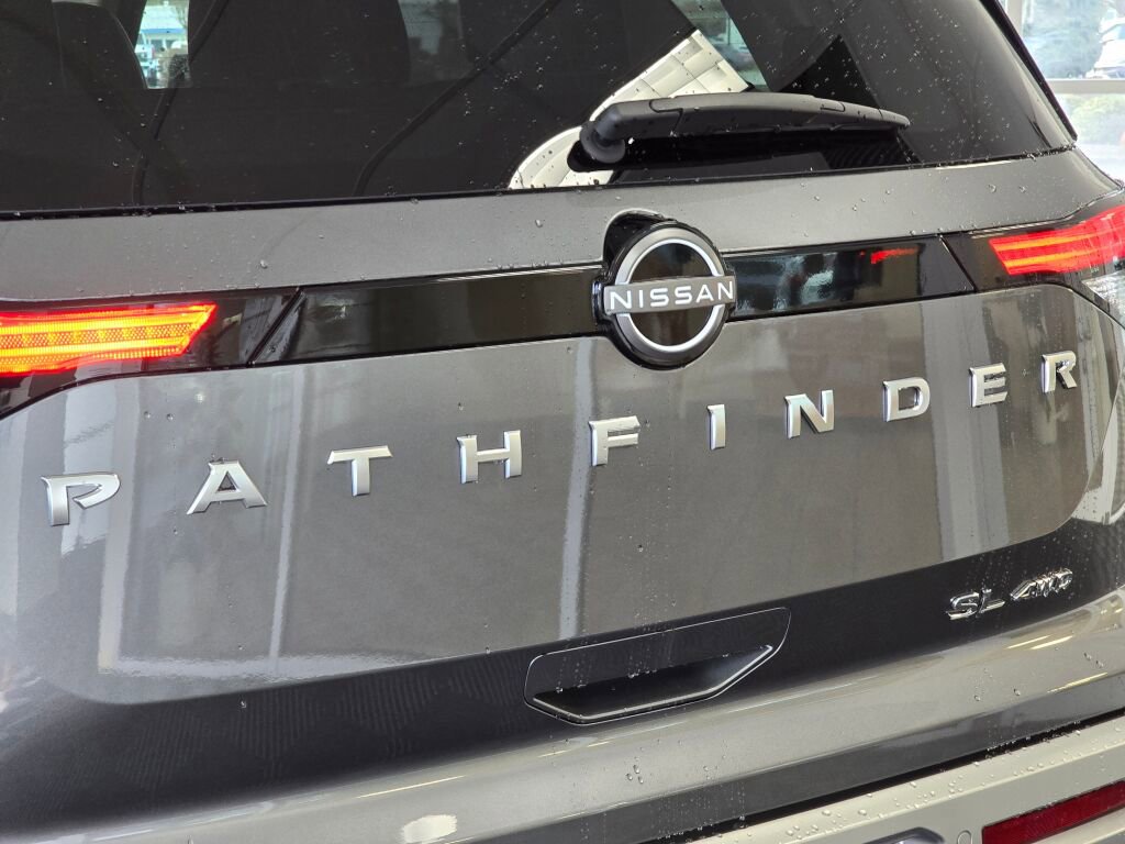 Used 2025 Nissan Pathfinder SL w/ SL Premium Package image 14