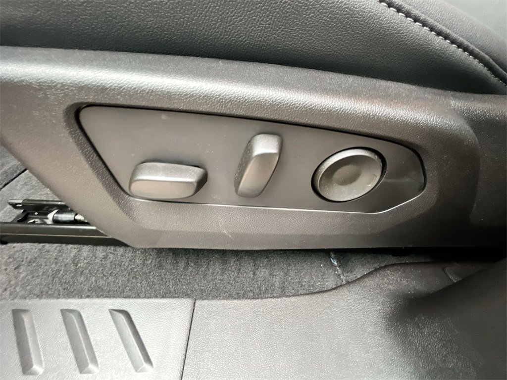 New 2026 GMC Canyon Elevation w/ Convenience Package image 13