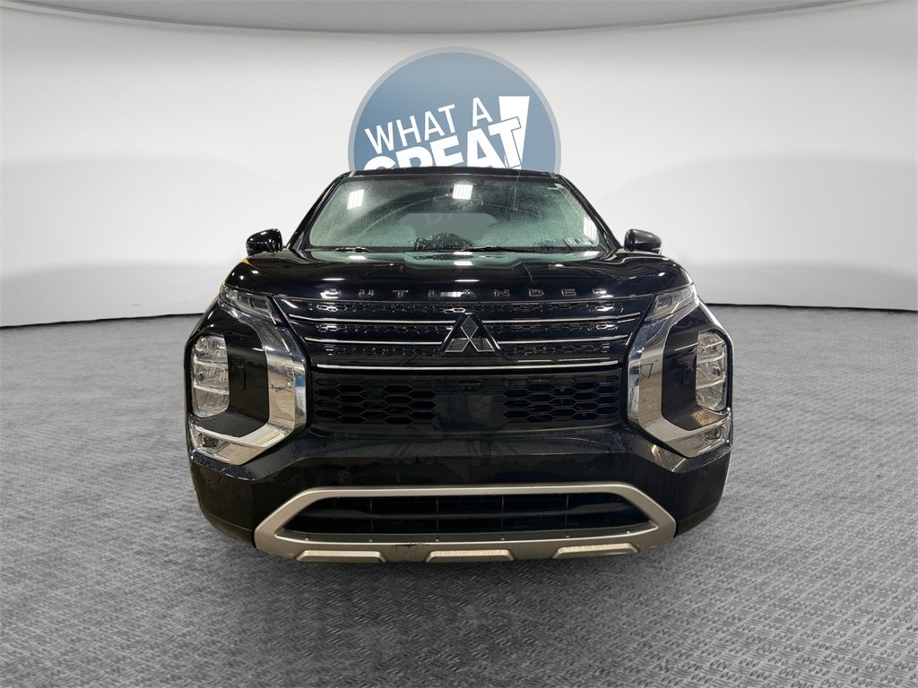 Used 2025 Mitsubishi Outlander SE image 9