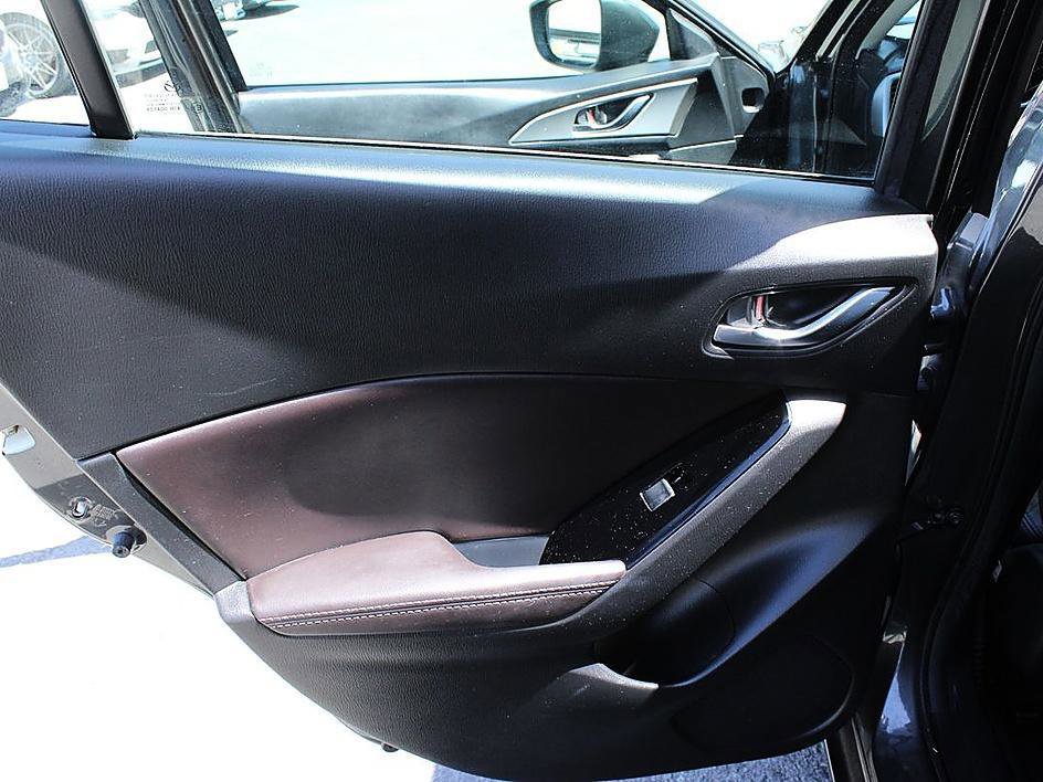 Used 2017 MAZDA MAZDA3 Touring FWD image 13