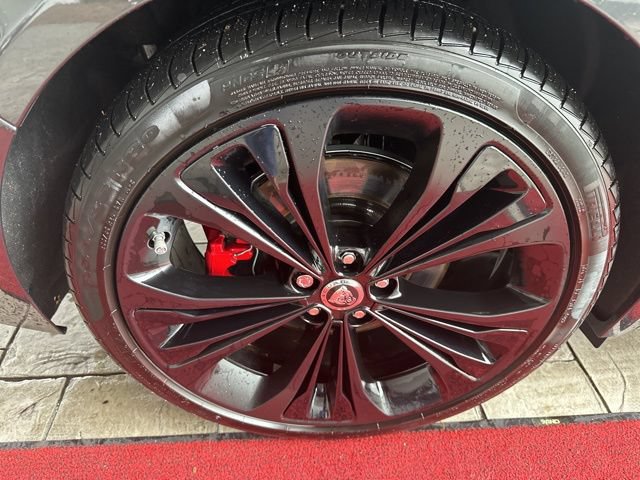 Used 2024 Jaguar XF R-Dynamic SE RWD image 9