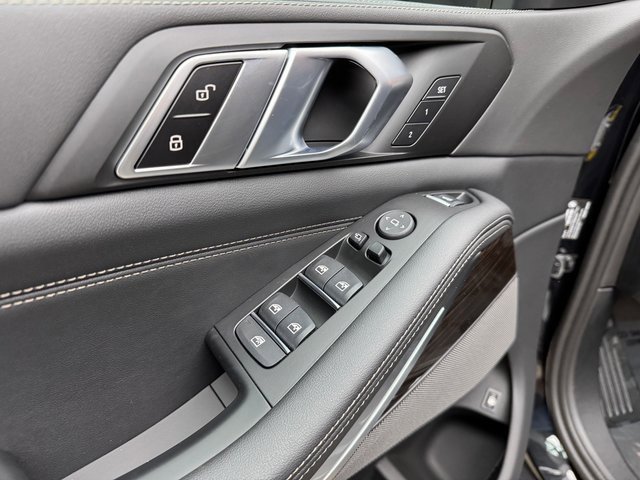 Used 2025 BMW X5 xDrive50e w/ Premium Package image 11