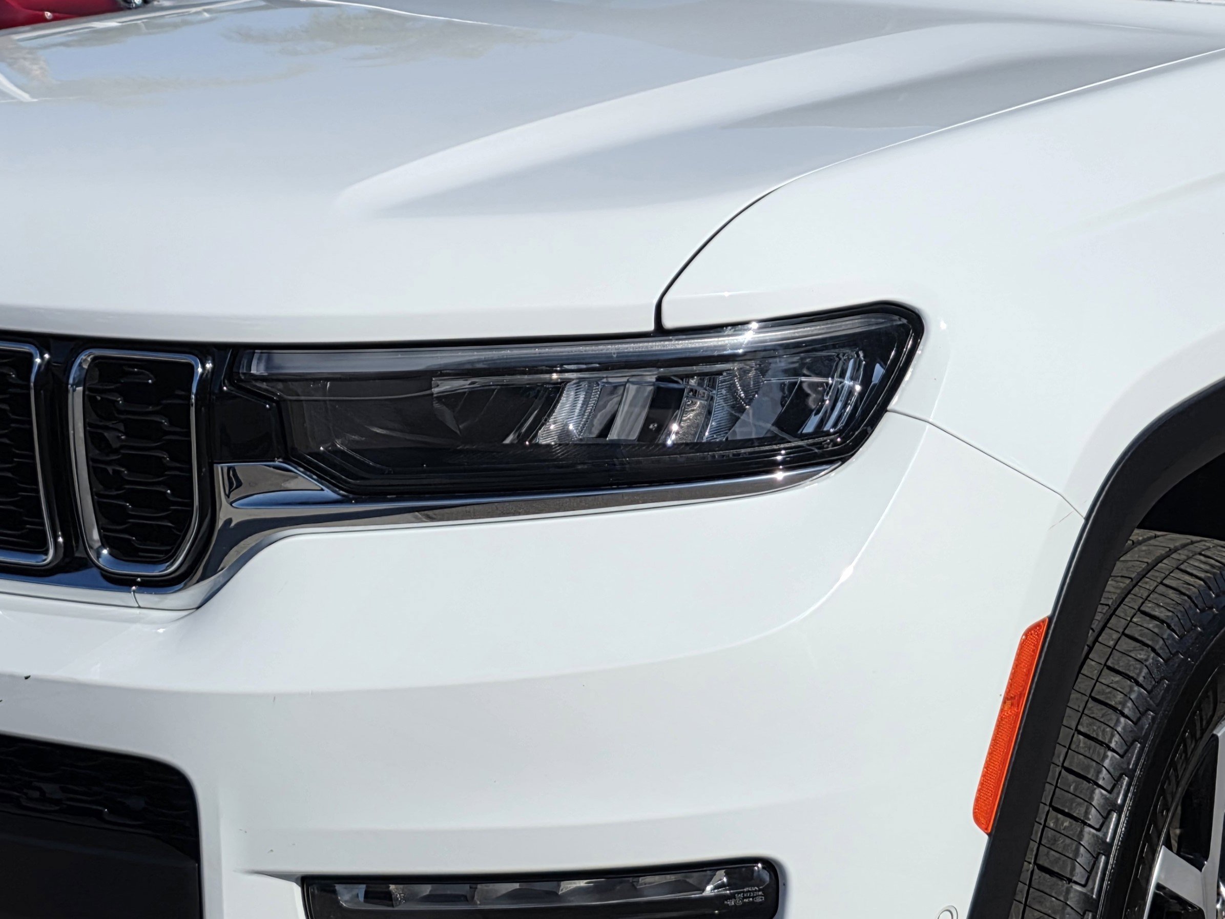 Certified 2024 Jeep Grand Cherokee L Limited w/ Luxury Tech Group II image 8