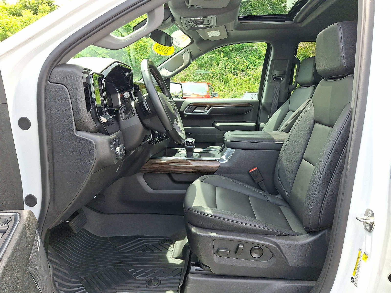 Used 2024 Chevrolet Silverado 1500 LT Trail Boss w/ Convenience Package II AWD/4WD image 14