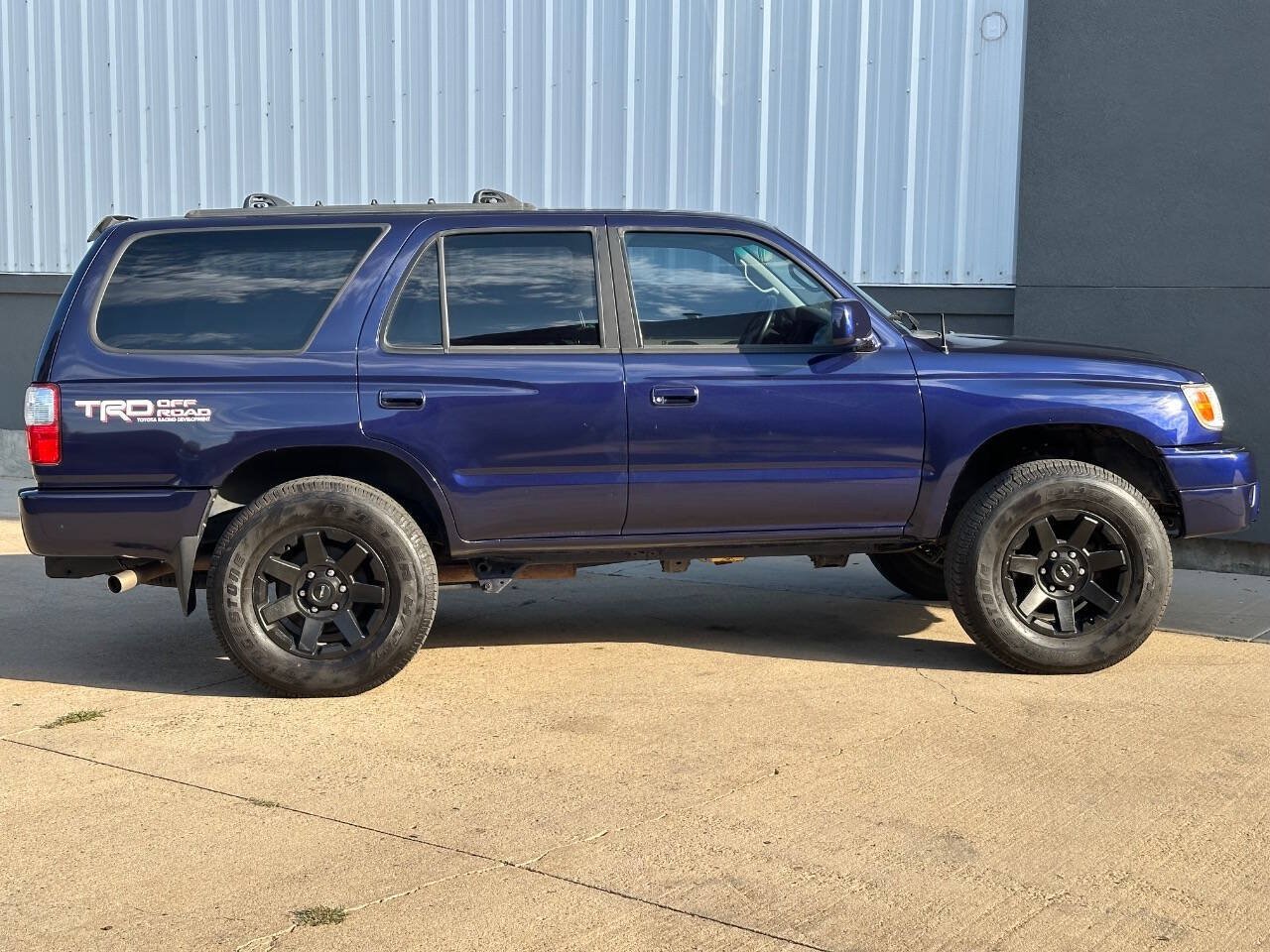 Used 2001 Toyota 4Runner SR5 w/ Upgrade Value Pkg 3 AWD/4WD image 24