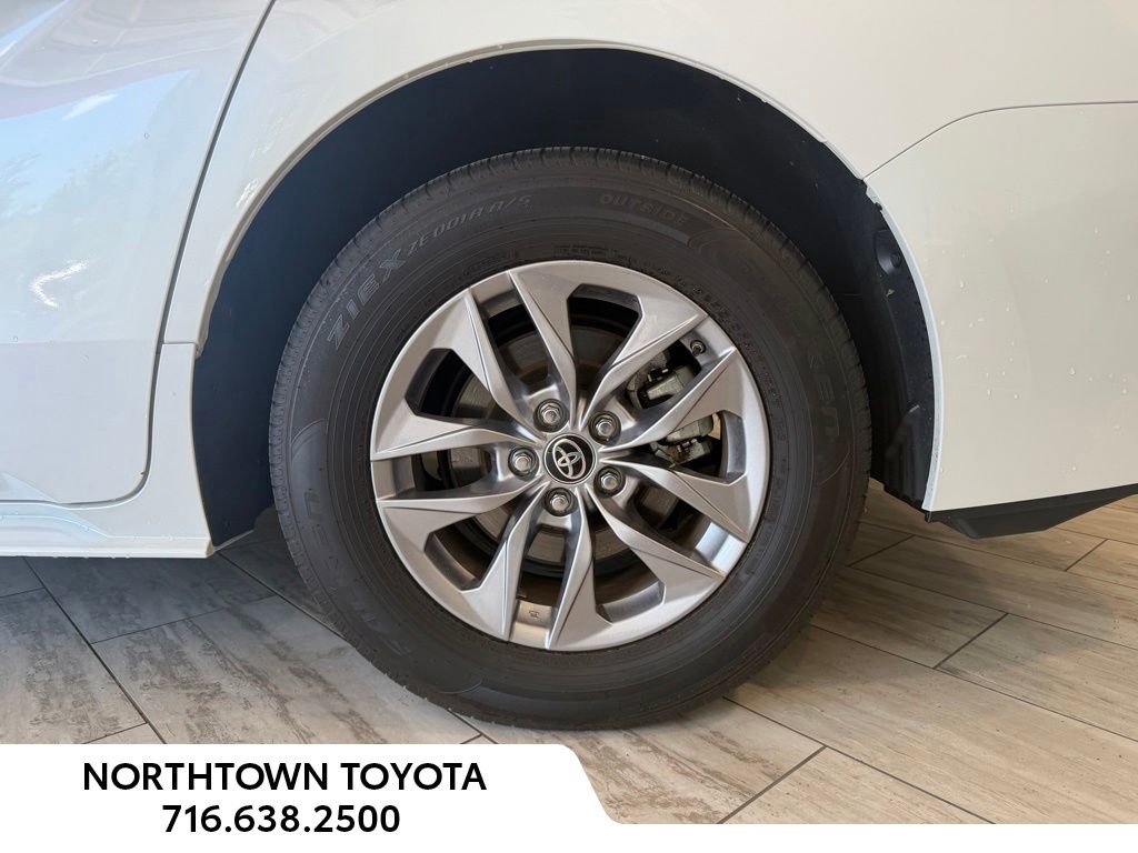 Used 2025 Toyota Sienna XLE w/ XLE Plus Package FWD image 7